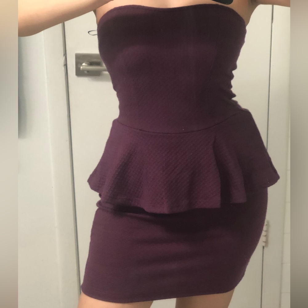 Women's strapless dress